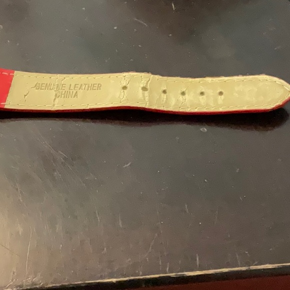 Vintagee Red Hat Society watch, brooch, brooch box and badge or eyeglass holder - Picture 9 of 13